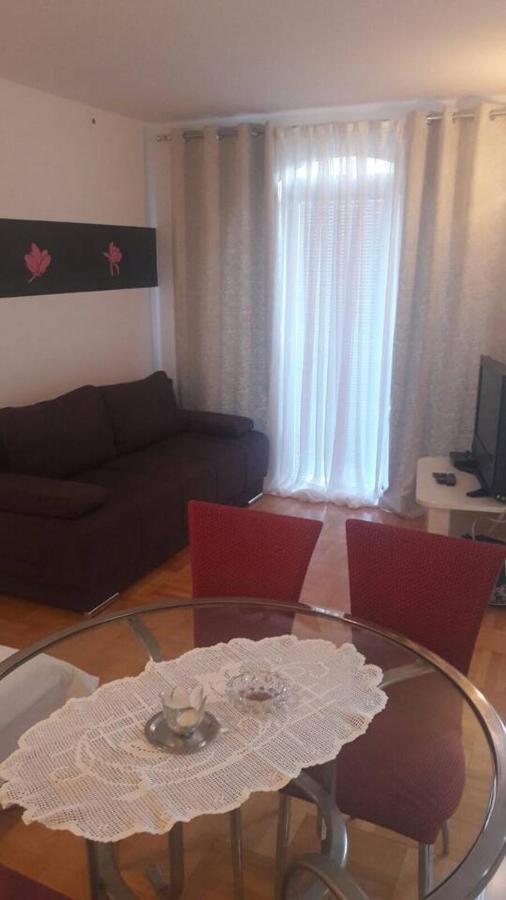 Apartment Jela Selce Exteriör bild